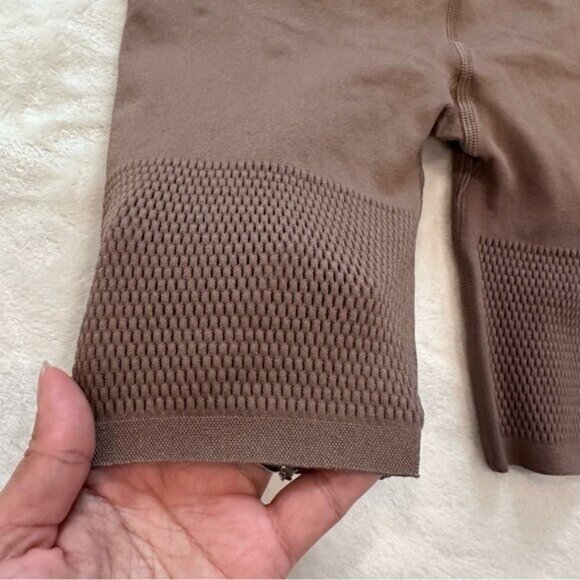 Fabletics SculptKnit High-Waisted Short in Dark Warm Grey Size Small - Picture 10 of 12